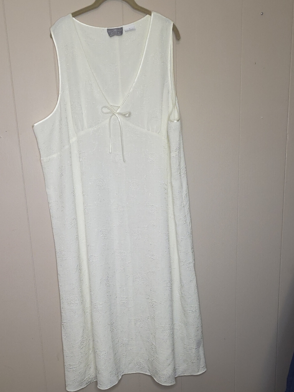 Vintage Jaclyn Smith Studio Intimates Ivory Satin Floral Jacquard Maxi Nightgown